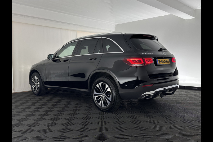 Mercedes-Benz GLC 300e 4MATIC Business Solution (Plug-In) {SOH-94%} (INCL-BTW) *LEATHER | FULL-LED | DIGI-COCKPIT | KEYLESS | DAB | HEATED-SPORTSEATS | CAMERA | PRIVACY-GLASS | NAVI-FULLMAP | ECC | PDC | CRUISE | 18''ALU*