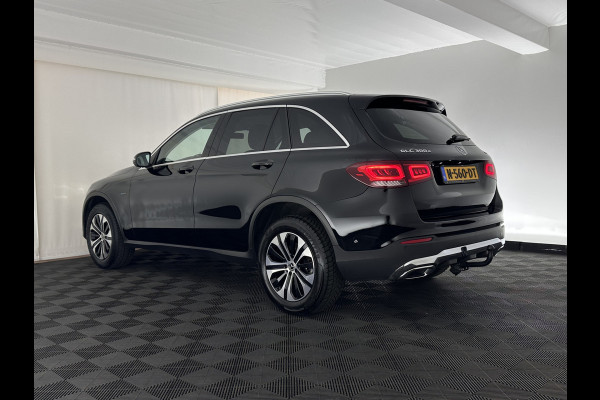 Mercedes-Benz GLC 300e 4MATIC Business Solution (Plug-In) {SOH-94%} (INCL-BTW) *LEATHER | FULL-LED | DIGI-COCKPIT | KEYLESS | DAB | HEATED-SPORTSEATS | CAMERA | PRIVACY-GLASS | NAVI-FULLMAP | ECC | PDC | CRUISE | 18''ALU*