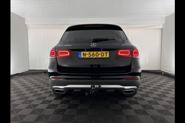 Mercedes-Benz GLC 300e 4MATIC Business Solution (Plug-In) {SOH-94%} (INCL-BTW) *LEATHER | FULL-LED | DIGI-COCKPIT | KEYLESS | DAB | HEATED-SPORTSEATS | CAMERA | PRIVACY-GLASS | NAVI-FULLMAP | ECC | PDC | CRUISE | 18''ALU*