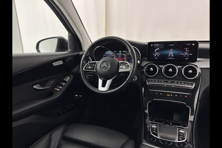 Mercedes-Benz GLC 300e 4MATIC Business Solution (Plug-In) {SOH-94%} (INCL-BTW) *LEATHER | FULL-LED | DIGI-COCKPIT | KEYLESS | DAB | HEATED-SPORTSEATS | CAMERA | PRIVACY-GLASS | NAVI-FULLMAP | ECC | PDC | CRUISE | 18''ALU*