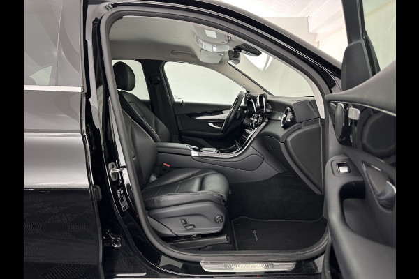 Mercedes-Benz GLC 300e 4MATIC Business Solution (Plug-In) {SOH-94%} (INCL-BTW) *LEATHER | FULL-LED | DIGI-COCKPIT | KEYLESS | DAB | HEATED-SPORTSEATS | CAMERA | PRIVACY-GLASS | NAVI-FULLMAP | ECC | PDC | CRUISE | 18''ALU*
