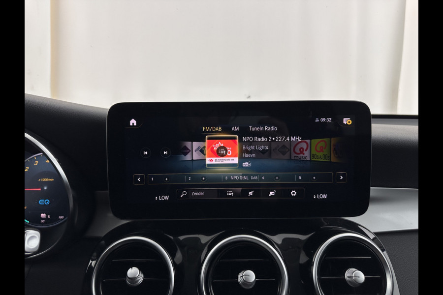 Mercedes-Benz GLC 300e 4MATIC Business Solution (Plug-In) {SOH-94%} (INCL-BTW) *LEATHER | FULL-LED | DIGI-COCKPIT | KEYLESS | DAB | HEATED-SPORTSEATS | CAMERA | PRIVACY-GLASS | NAVI-FULLMAP | ECC | PDC | CRUISE | 18''ALU*