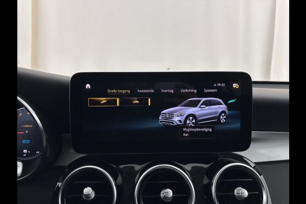 Mercedes-Benz GLC 300e 4MATIC Business Solution (Plug-In) {SOH-94%} (INCL-BTW) *LEATHER | FULL-LED | DIGI-COCKPIT | KEYLESS | DAB | HEATED-SPORTSEATS | CAMERA | PRIVACY-GLASS | NAVI-FULLMAP | ECC | PDC | CRUISE | 18''ALU*