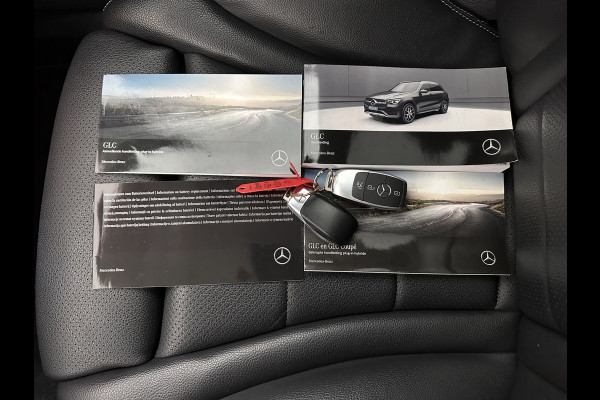 Mercedes-Benz GLC 300e 4MATIC Business Solution (Plug-In) {SOH-94%} (INCL-BTW) *LEATHER | FULL-LED | DIGI-COCKPIT | KEYLESS | DAB | HEATED-SPORTSEATS | CAMERA | PRIVACY-GLASS | NAVI-FULLMAP | ECC | PDC | CRUISE | 18''ALU*