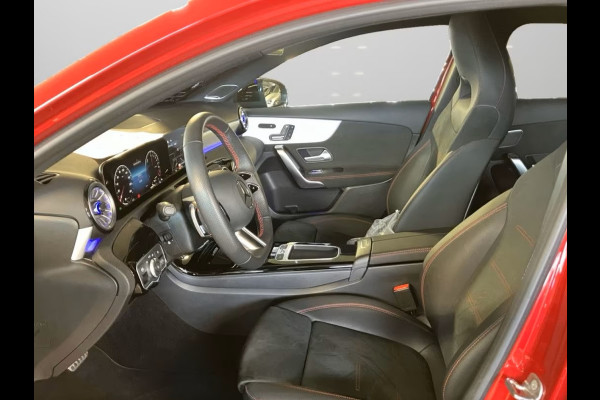 Mercedes-Benz A-Klasse 250e AMG ** DESIGNO ROT ** NIGHT, PANORAMA, BURMESTER, 2-Zone CLIMA, 19-inch LMV,  ** 1e EIG - UNFALLFREI ** ** INFORMEER OOK NAAR ONZE AANTREKKELIJKE FINANCIAL-LEASE TARIEVEN **