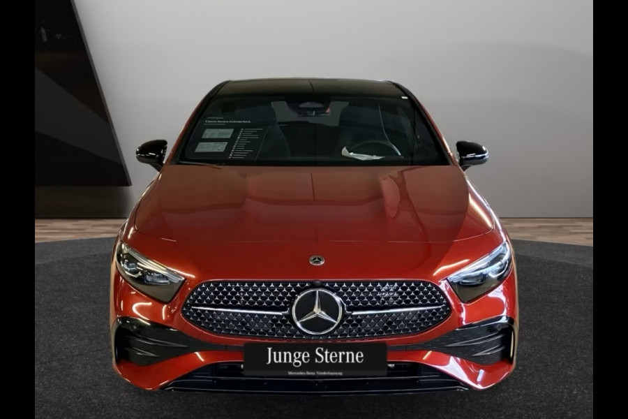Mercedes-Benz A-Klasse 250e AMG ** DESIGNO ROT ** NIGHT, PANORAMA, BURMESTER, 2-Zone CLIMA, 19-inch LMV,  ** 1e EIG - UNFALLFREI ** ** INFORMEER OOK NAAR ONZE AANTREKKELIJKE FINANCIAL-LEASE TARIEVEN **