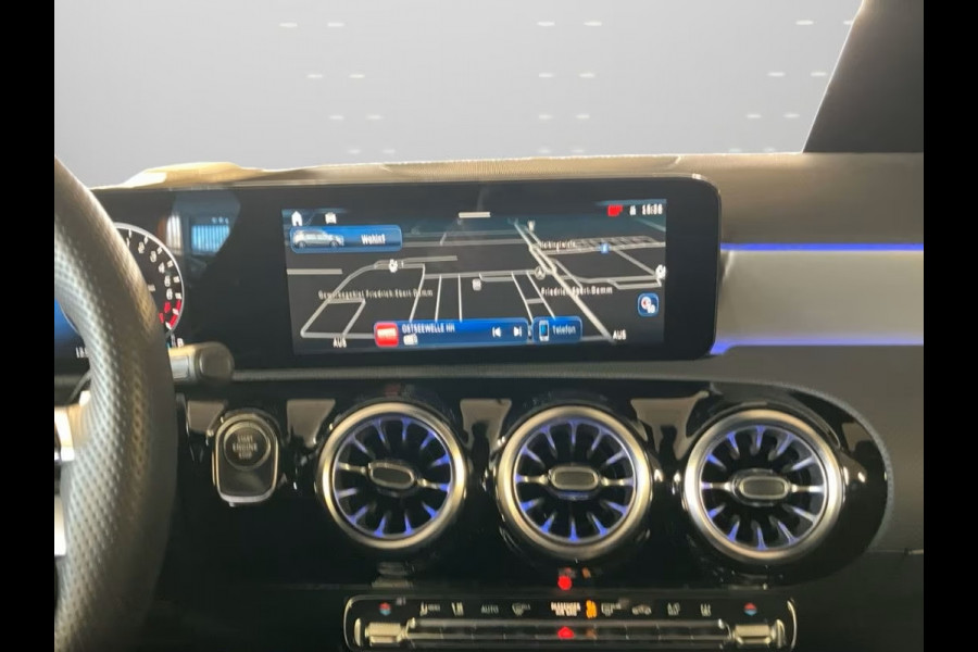 Mercedes-Benz A-Klasse 250e AMG ** DESIGNO ROT ** NIGHT, PANORAMA, BURMESTER, 2-Zone CLIMA, 19-inch LMV,  ** 1e EIG - UNFALLFREI ** ** INFORMEER OOK NAAR ONZE AANTREKKELIJKE FINANCIAL-LEASE TARIEVEN **