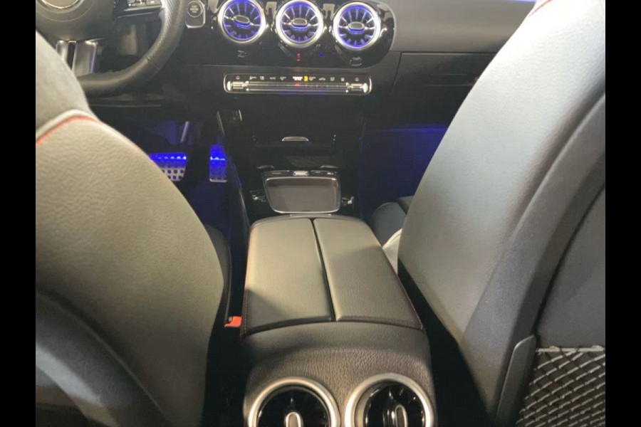 Mercedes-Benz A-Klasse 250e AMG ** DESIGNO ROT ** NIGHT, PANORAMA, BURMESTER, 2-Zone CLIMA, 19-inch LMV,  ** 1e EIG - UNFALLFREI ** ** INFORMEER OOK NAAR ONZE AANTREKKELIJKE FINANCIAL-LEASE TARIEVEN **