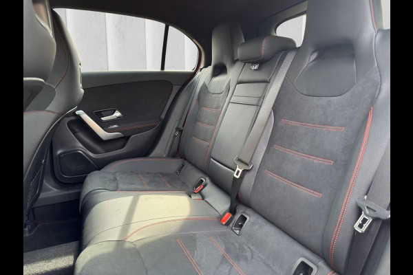 Mercedes-Benz A-Klasse 250e AMG ** DESIGNO ROT ** NIGHT, PANORAMA, BURMESTER, 2-Zone CLIMA, 19-inch LMV,  ** 1e EIG - UNFALLFREI ** ** INFORMEER OOK NAAR ONZE AANTREKKELIJKE FINANCIAL-LEASE TARIEVEN **
