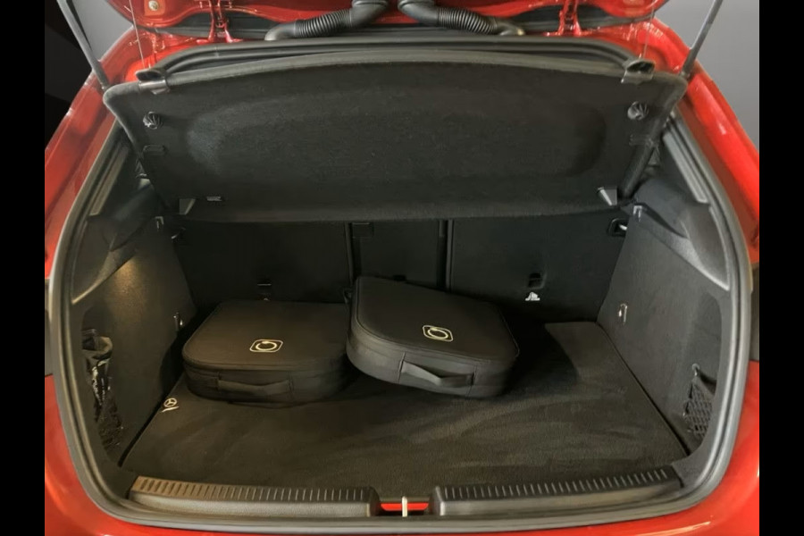 Mercedes-Benz A-Klasse 250e AMG ** DESIGNO ROT ** NIGHT, PANORAMA, BURMESTER, 2-Zone CLIMA, 19-inch LMV,  ** 1e EIG - UNFALLFREI ** ** INFORMEER OOK NAAR ONZE AANTREKKELIJKE FINANCIAL-LEASE TARIEVEN **
