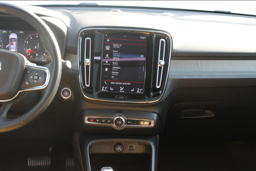 Volvo XC40 B4 211PK Automaat Inscription Panoramisch schuif-kanteldak / Semi elektrisch wegklapbare trekhaak / Adaptieve cruise control / Lederen bekleding / Harman Kardon Audio