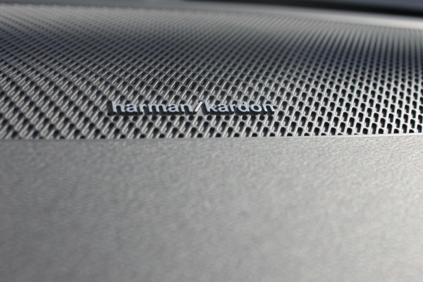 Volvo XC40 B4 211PK Automaat Inscription Panoramisch schuif-kanteldak / Semi elektrisch wegklapbare trekhaak / Adaptieve cruise control / Lederen bekleding / Harman Kardon Audio