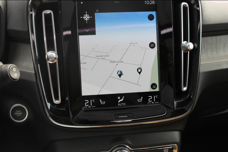 Volvo XC40 B4 211PK Automaat Inscription Panoramisch schuif-kanteldak / Semi elektrisch wegklapbare trekhaak / Adaptieve cruise control / Lederen bekleding / Harman Kardon Audio