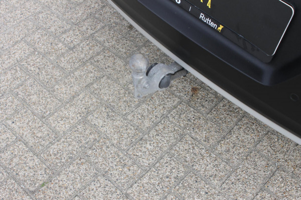 Volvo XC40 B4 211PK Automaat Inscription Panoramisch schuif-kanteldak / Semi elektrisch wegklapbare trekhaak / Adaptieve cruise control / Lederen bekleding / Harman Kardon Audio