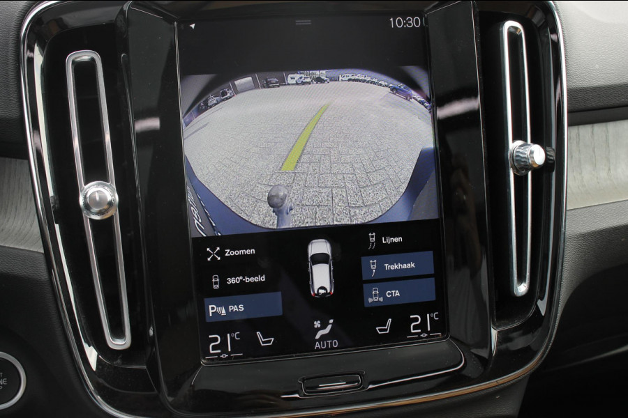 Volvo XC40 B4 211PK Automaat Inscription Panoramisch schuif-kanteldak / Semi elektrisch wegklapbare trekhaak / Adaptieve cruise control / Lederen bekleding / Harman Kardon Audio