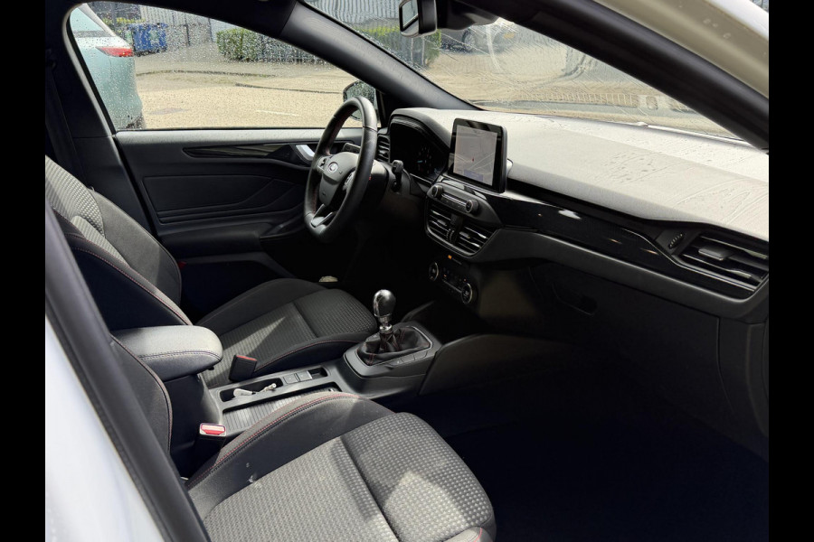 Ford FOCUS Wagon 1.0 EcoBoost ST Line Business . KEYLESS ENTRY & START . PARKEERSENSOREN . NAVIGATIE .