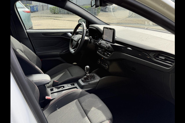 Ford FOCUS Wagon 1.0 EcoBoost ST Line Business . KEYLESS ENTRY & START . PARKEERSENSOREN . NAVIGATIE .