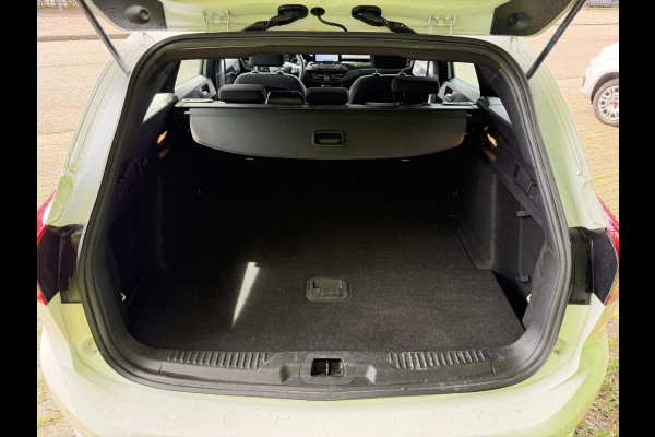 Ford FOCUS Wagon 1.0 EcoBoost ST Line Business . KEYLESS ENTRY & START . PARKEERSENSOREN . NAVIGATIE .