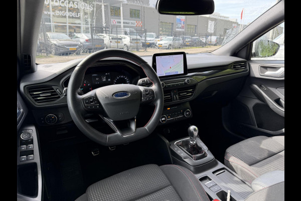 Ford FOCUS Wagon 1.0 EcoBoost ST Line Business . KEYLESS ENTRY & START . PARKEERSENSOREN . NAVIGATIE .