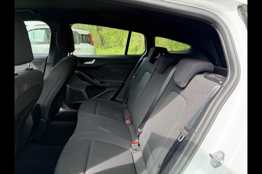 Ford FOCUS Wagon 1.0 EcoBoost ST Line Business . KEYLESS ENTRY & START . PARKEERSENSOREN . NAVIGATIE .