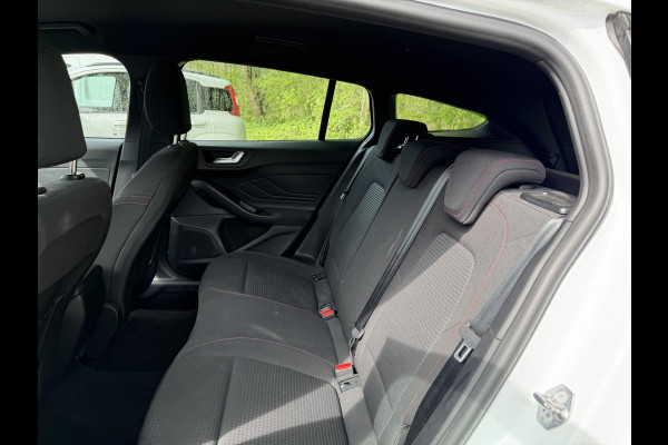 Ford FOCUS Wagon 1.0 EcoBoost ST Line Business . KEYLESS ENTRY & START . PARKEERSENSOREN . NAVIGATIE .