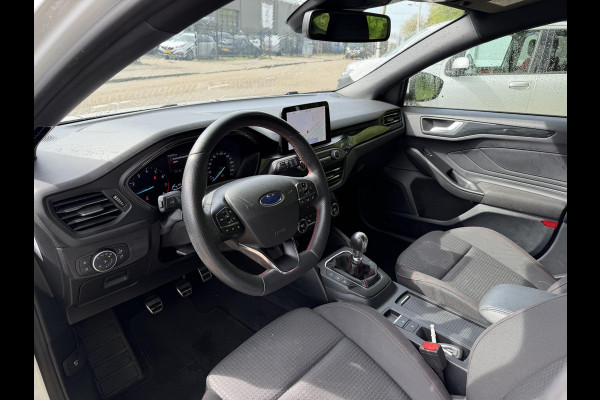 Ford FOCUS Wagon 1.0 EcoBoost ST Line Business . KEYLESS ENTRY & START . PARKEERSENSOREN . NAVIGATIE .