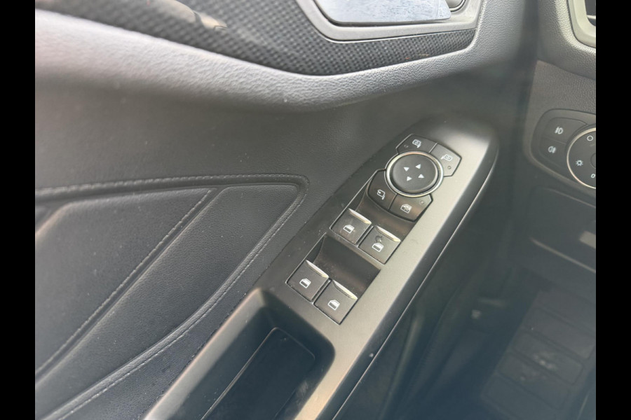 Ford FOCUS Wagon 1.0 EcoBoost ST Line Business . KEYLESS ENTRY & START . PARKEERSENSOREN . NAVIGATIE .