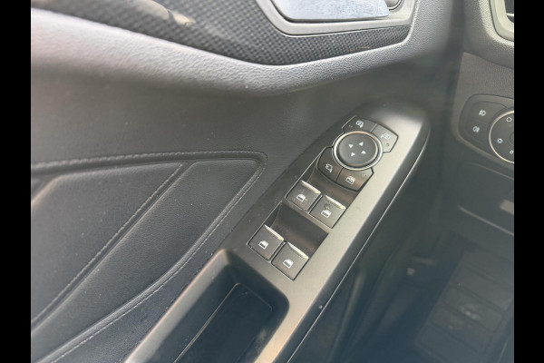 Ford FOCUS Wagon 1.0 EcoBoost ST Line Business . KEYLESS ENTRY & START . PARKEERSENSOREN . NAVIGATIE .