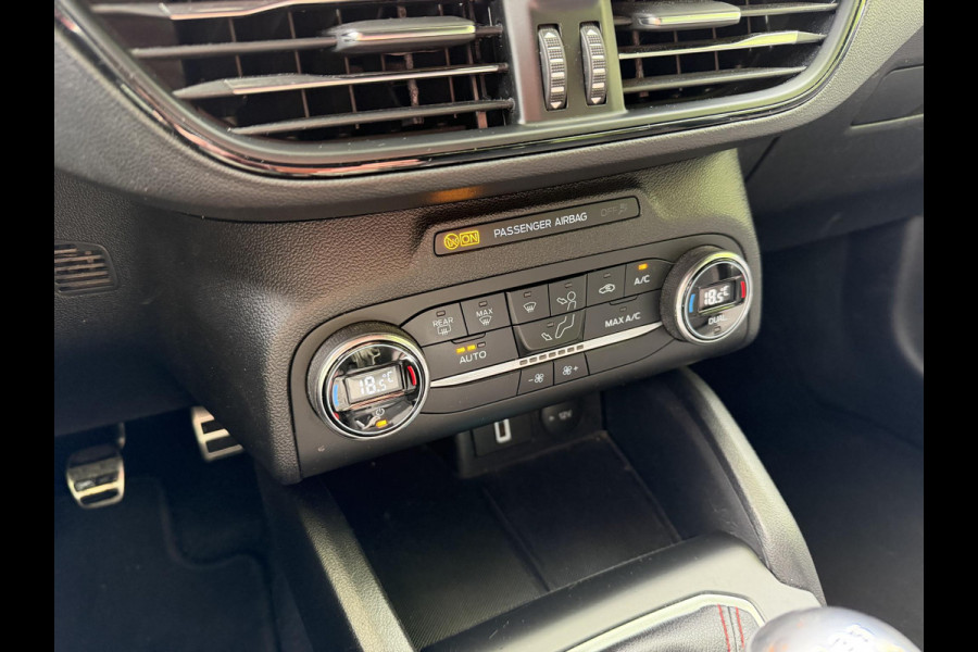 Ford FOCUS Wagon 1.0 EcoBoost ST Line Business . KEYLESS ENTRY & START . PARKEERSENSOREN . NAVIGATIE .