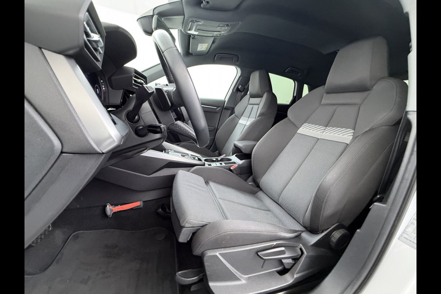 Audi A3 Sportback 30TFSI AUT-7 Adaptive-Cruise Navi Apple Carplay Android Sportstoelen LED-v+a PDC m.Hybrid Ecc Advanced Edition S-Troni Privacy Glas Lmv Led DAB Wifi Regensensor Rijstrooksensor Virtual Cockpit 1e Eigenaar Origineel Nederlandse Auto