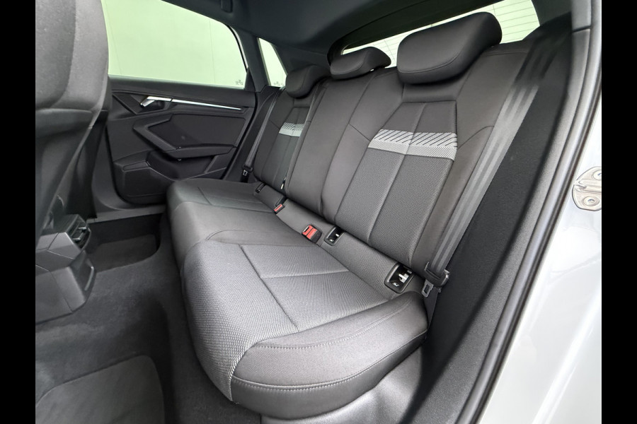 Audi A3 Sportback 30TFSI AUT-7 Adaptive-Cruise Navi Apple Carplay Android Sportstoelen LED-v+a PDC m.Hybrid Ecc Advanced Edition S-Troni Privacy Glas Lmv Led DAB Wifi Regensensor Rijstrooksensor Virtual Cockpit 1e Eigenaar Origineel Nederlandse Auto