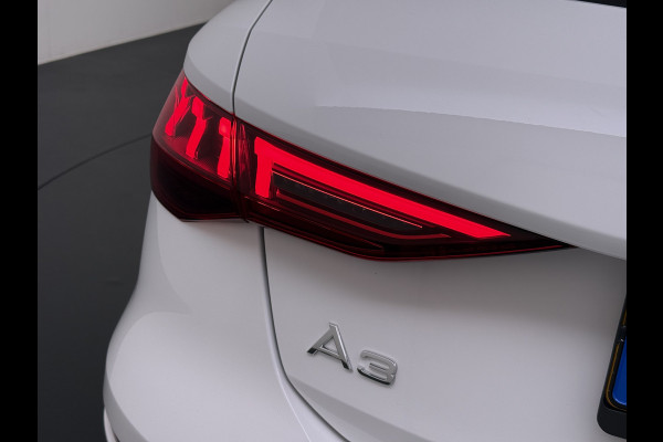 Audi A3 Sportback 30TFSI AUT-7 Adaptive-Cruise Navi Apple Carplay Android Sportstoelen LED-v+a PDC m.Hybrid Ecc Advanced Edition S-Troni Privacy Glas Lmv Led DAB Wifi Regensensor Rijstrooksensor Virtual Cockpit 1e Eigenaar Origineel Nederlandse Auto
