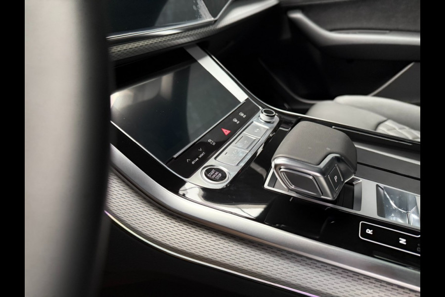 Audi Q8 Q8 55 Tfsi S-LINE Competiton 23 inch soft close RS zetels head-up trekhaak B&O
