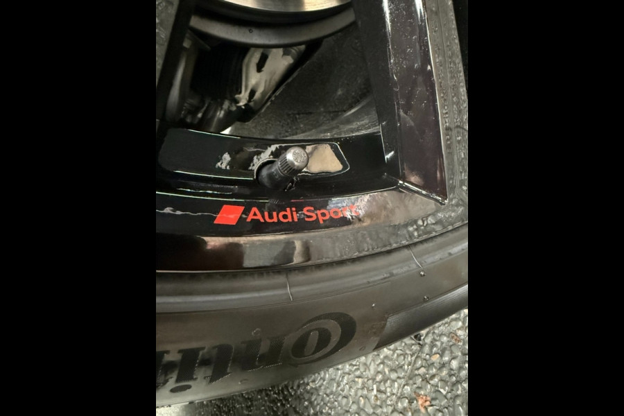 Audi Q8 Q8 55 Tfsi S-LINE Competiton 23 inch soft close RS zetels head-up trekhaak B&O
