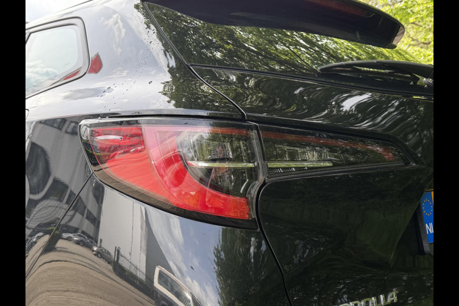 Toyota Corolla Touring Sports 1.8 Hybrid Active . GARANTIE TOT 11-2031 . NAVIGATIE . ACHTERUITRIJ CAMERA . ADAPTIEVE CRUISE CONTROL .
