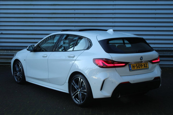 BMW 1-serie 118i 141pk High Executive Edition AUTOMAAT Panoramadak NL-Auto NAP