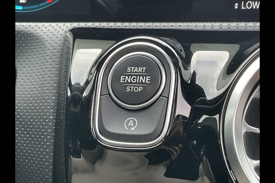 Mercedes-Benz A-Klasse 180 AMG Pano Memory Sfeerverl Carplay Led Stoelverw Business Solution