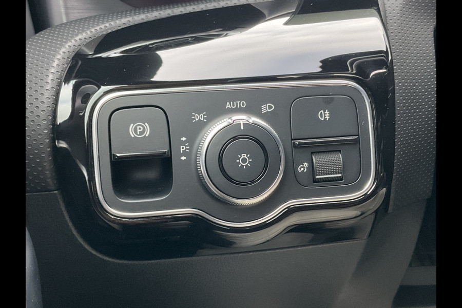 Mercedes-Benz A-Klasse 180 AMG Pano Memory Sfeerverl Carplay Led Stoelverw Business Solution