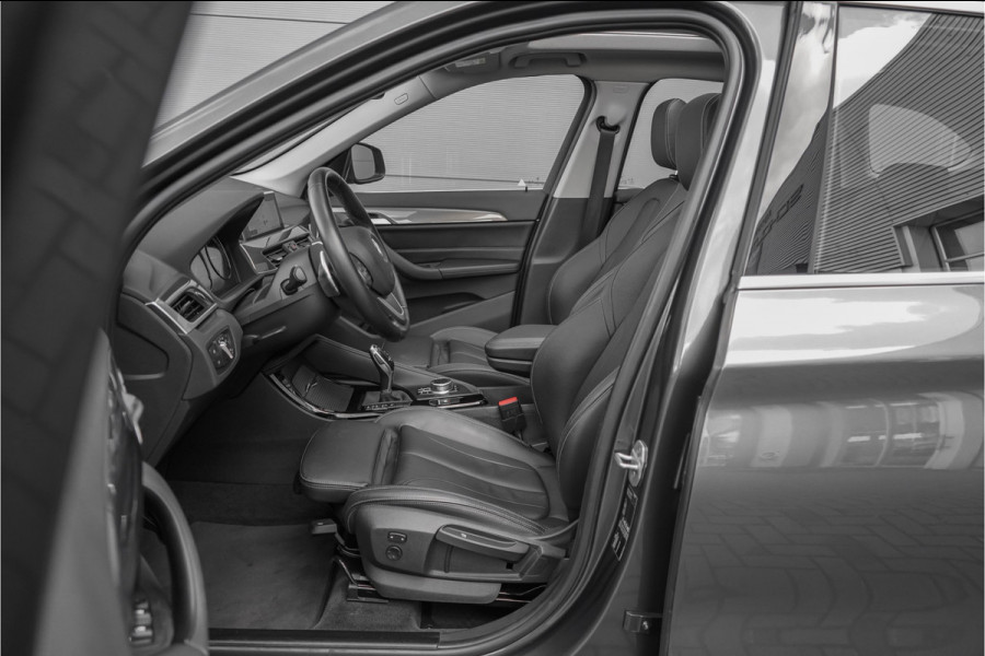 BMW X1 sDrive20i High Executive X-Line Pano Sportstoel Leder