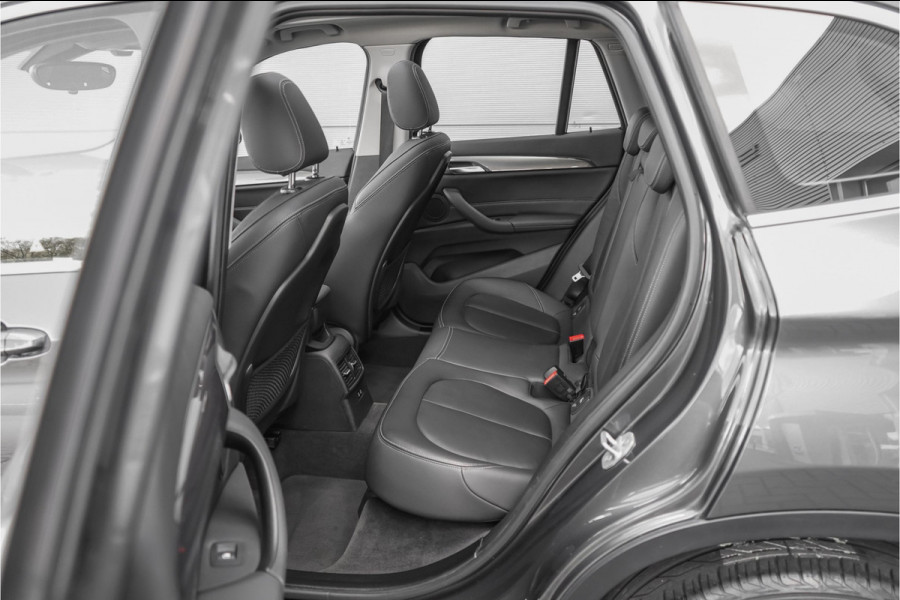 BMW X1 sDrive20i High Executive X-Line Pano Sportstoel Leder