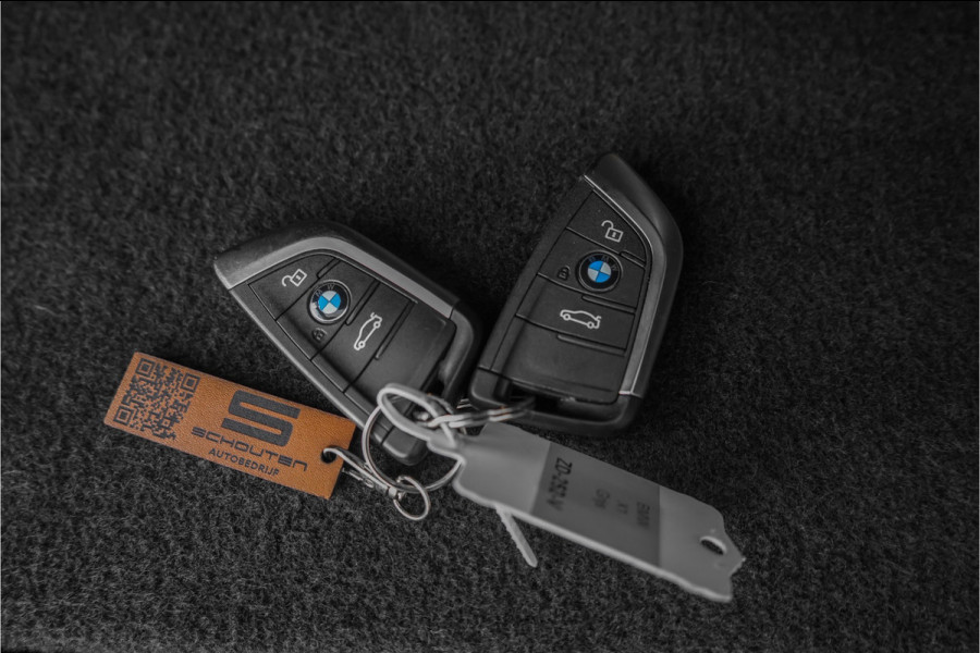 BMW X1 sDrive20i High Executive X-Line Pano Sportstoel Leder