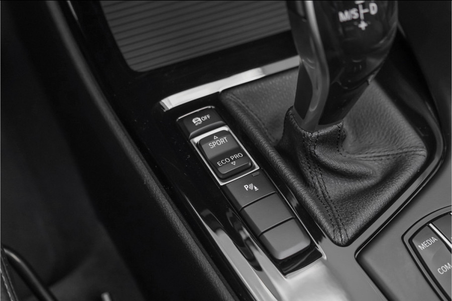 BMW X1 sDrive20i High Executive X-Line Pano Sportstoel Leder