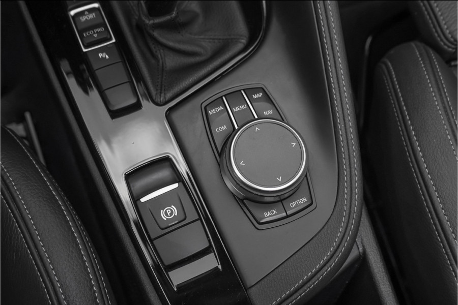 BMW X1 sDrive20i High Executive X-Line Pano Sportstoel Leder