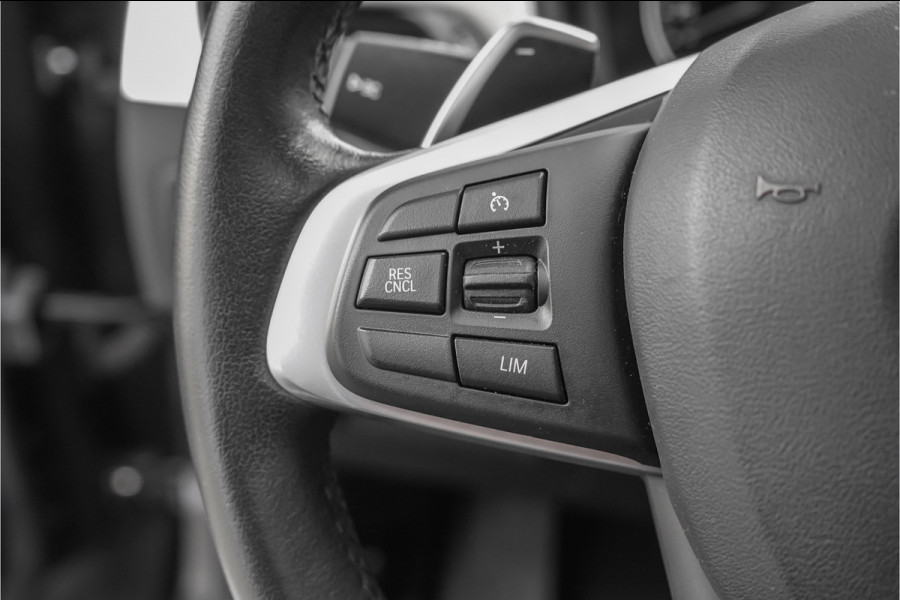 BMW X1 sDrive20i High Executive X-Line Pano Sportstoel Leder