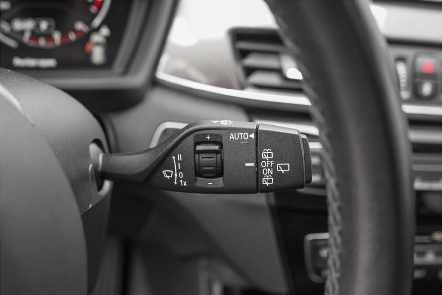 BMW X1 sDrive20i High Executive X-Line Pano Sportstoel Leder