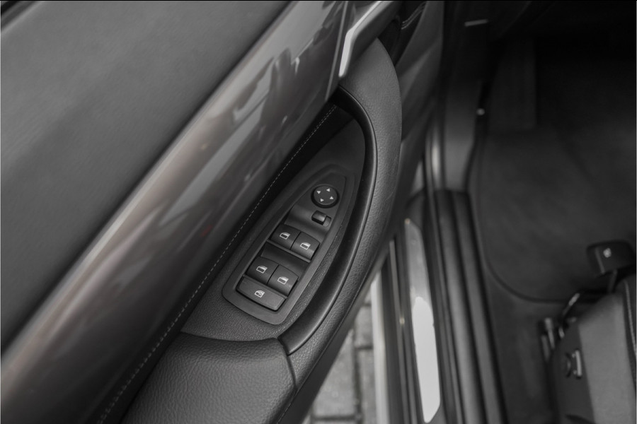 BMW X1 sDrive20i High Executive X-Line Pano Sportstoel Leder