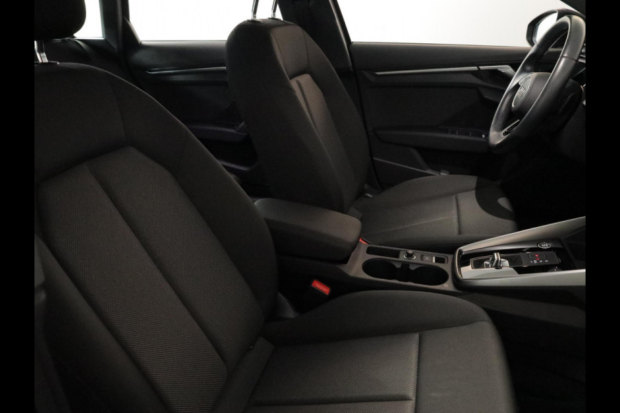 Audi A3 Sportback 30 TFSI Pro Line | Led | Climate Control | Apple carplay & Android Auto | Parkeer sensoren |