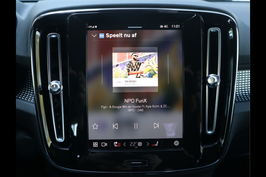 Volvo XC40 Recharge P8 AWD R-Design SOH 88,1% / Stoel-stuurverw. / Camera NL Auto / BTW Auto