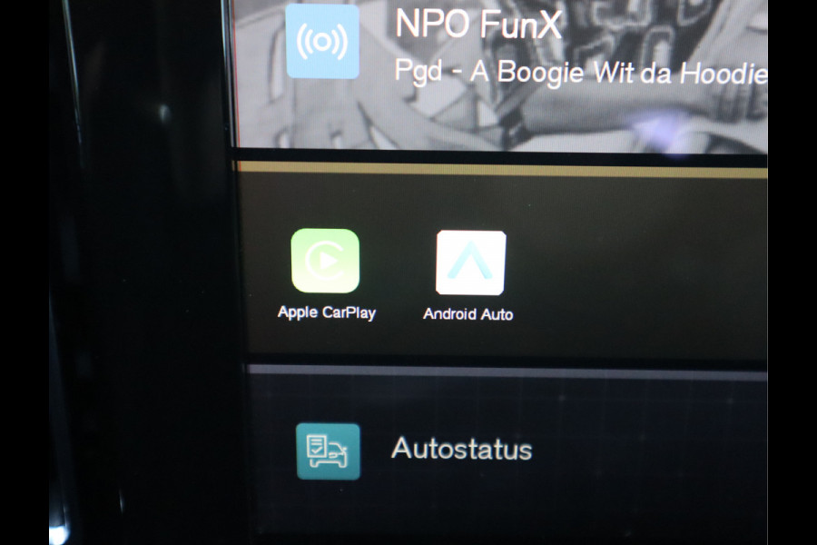 Volvo XC40 Recharge P8 AWD R-Design SOH 88,1% / Stoel-stuurverw. / Camera NL Auto / BTW Auto