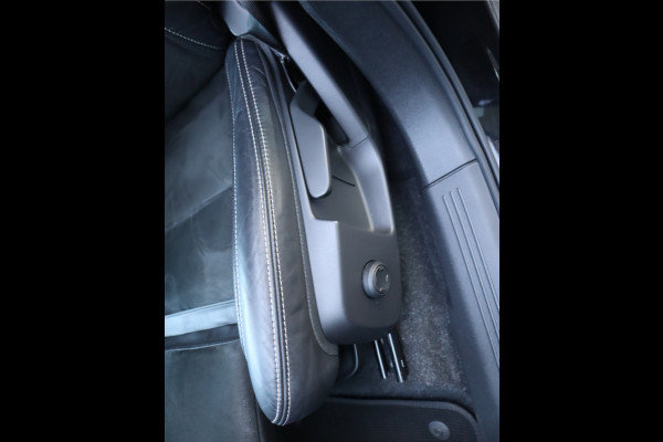 Volvo XC40 Recharge P8 AWD R-Design SOH 88,1% / Stoel-stuurverw. / Camera NL Auto / BTW Auto